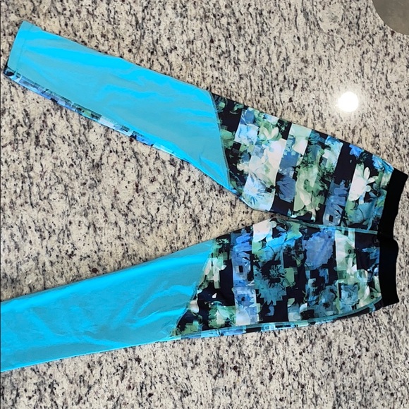 ✔️KIDS NIKE PRO LEGGINGS - Picture 2 of 5